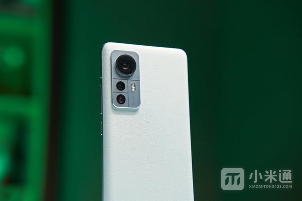Xiaomi 12是曲面屏手机吗